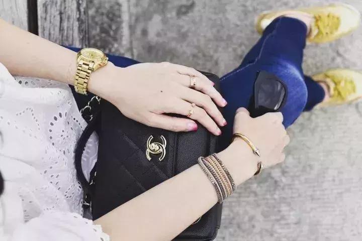 ysl和lv邮差包哪个更好,chanel和ysl包哪个好