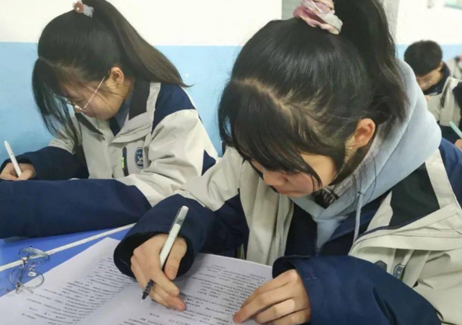 初中生发型头顶4cm两侧2cm,最好的男初中生发型