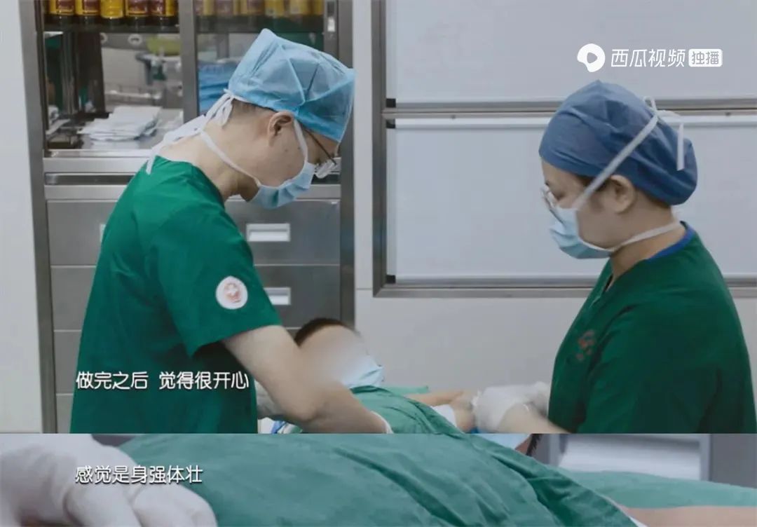 这国产「超级英雄」，我给满分，一点不虚