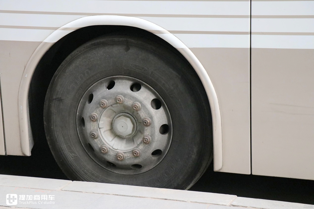 最经典最豪华的大巴车多少钱,当年的豪华大巴