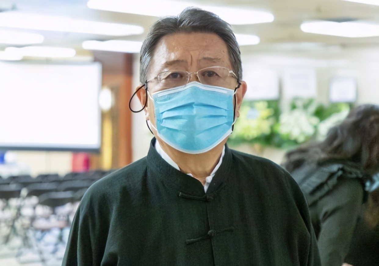 一路走好！香港资深艺人罗铭伟今日正式出殡，因突发心脏病离世