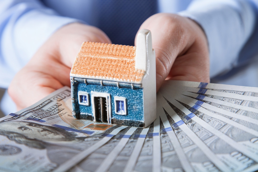 国企董事长辞职前疯狂捞金，用职权换房产车位，获刑14年