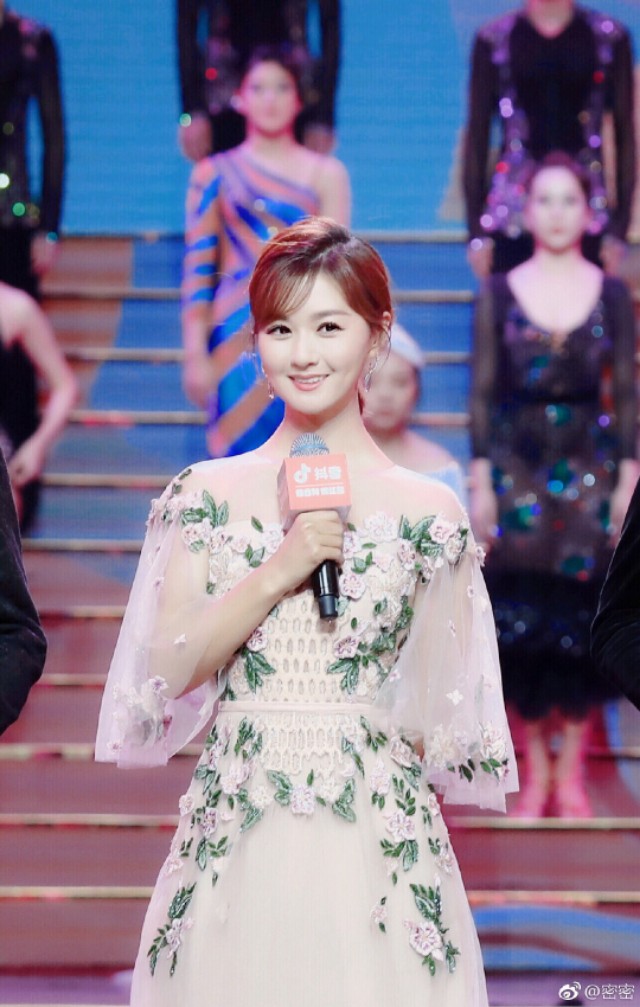 足球队的守门员张鹭,门将张鹭照片