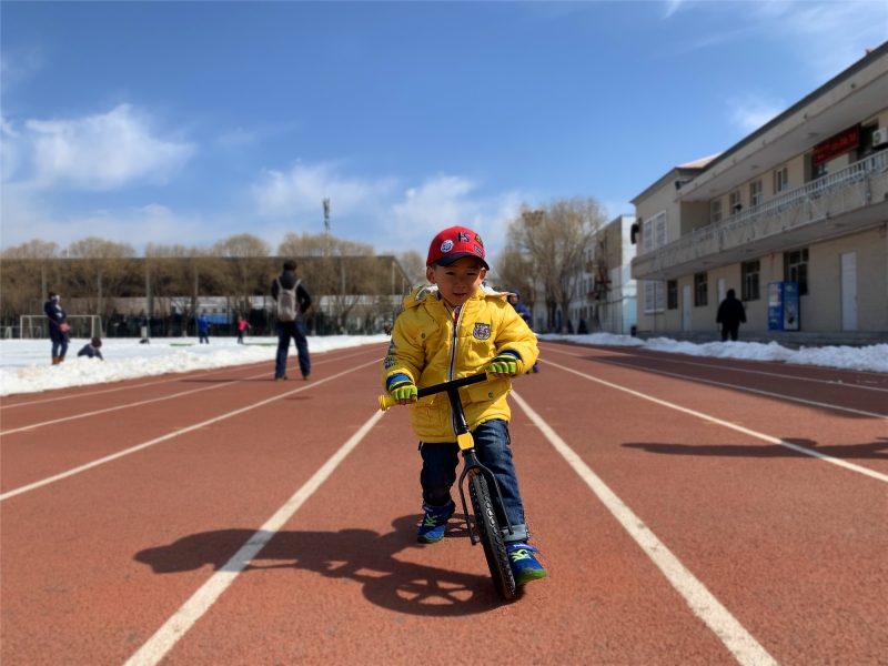 什么样的滑步车好 (无踏板滑步车怎么骑)