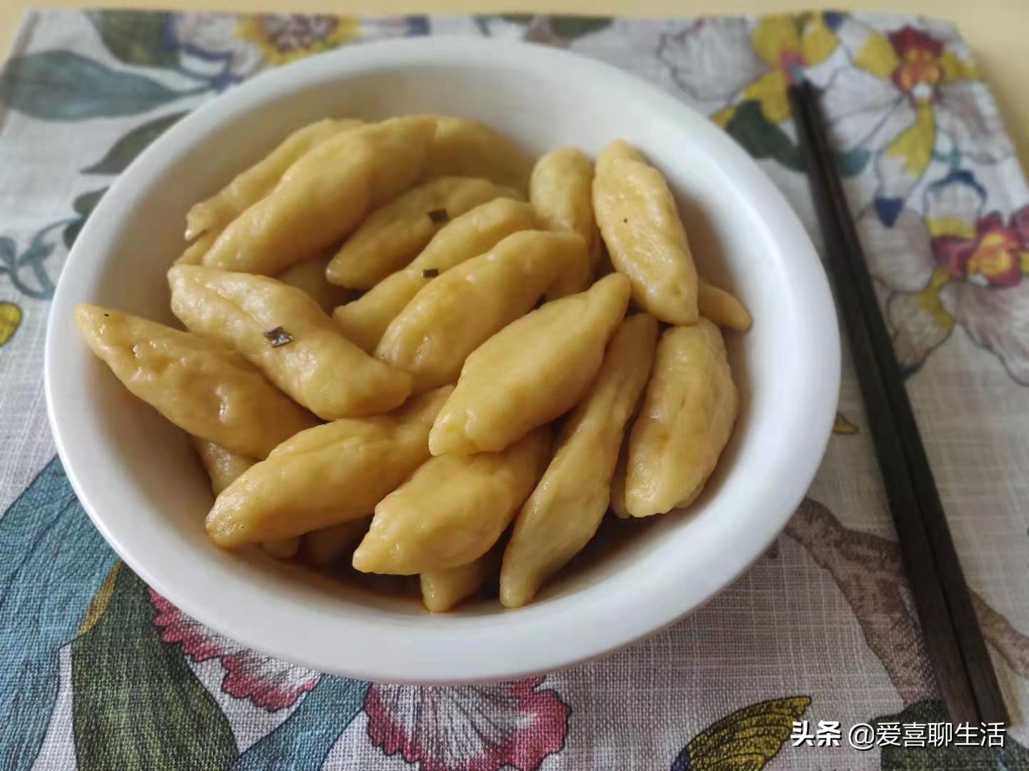 入春后多吃它，一蒸一拌再一煮，鲜香劲道有营养，大人小孩都爱吃