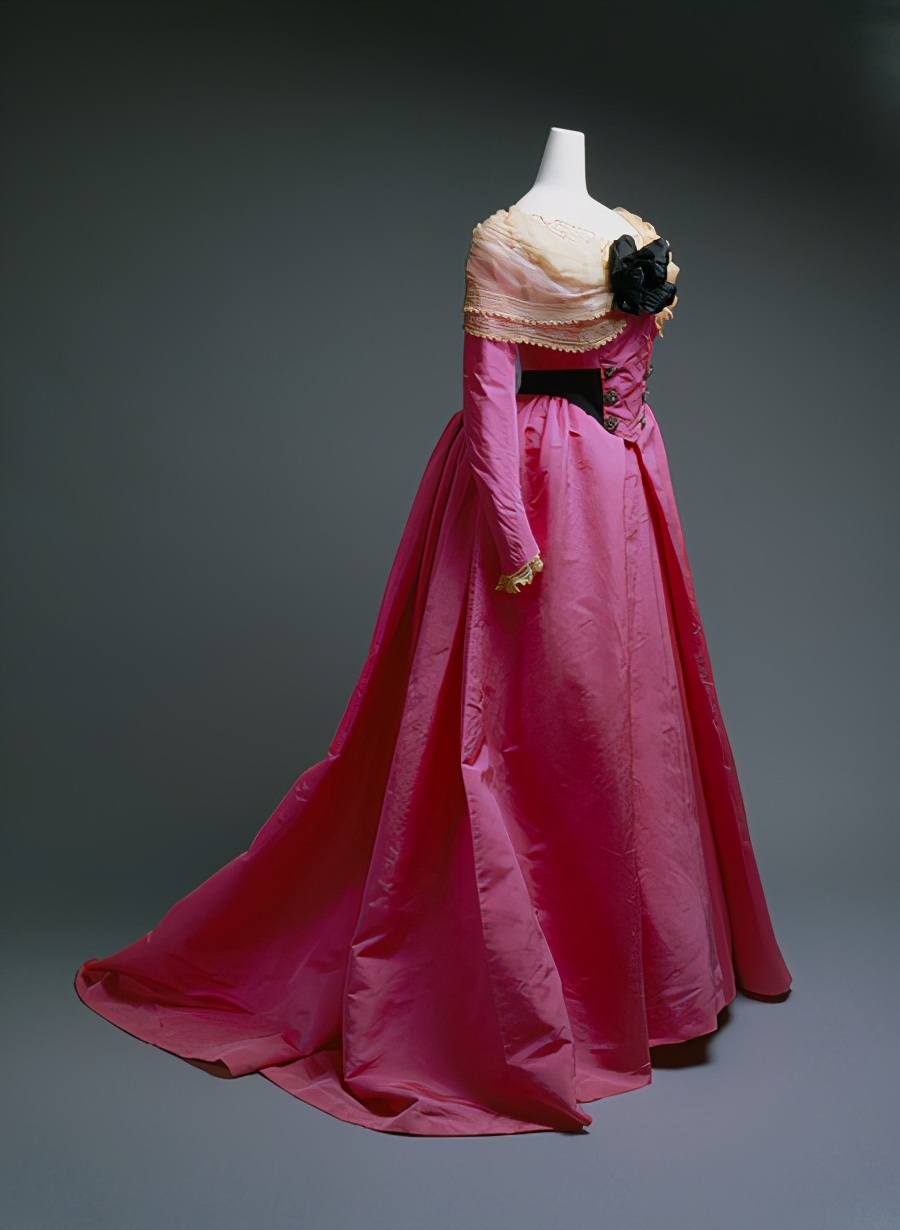 施华洛世奇花漾魔力寓意 (施华洛世奇的花样魔力)