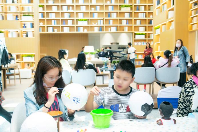 建业昌建公园华彩中心,建业昌建公园里最新消息