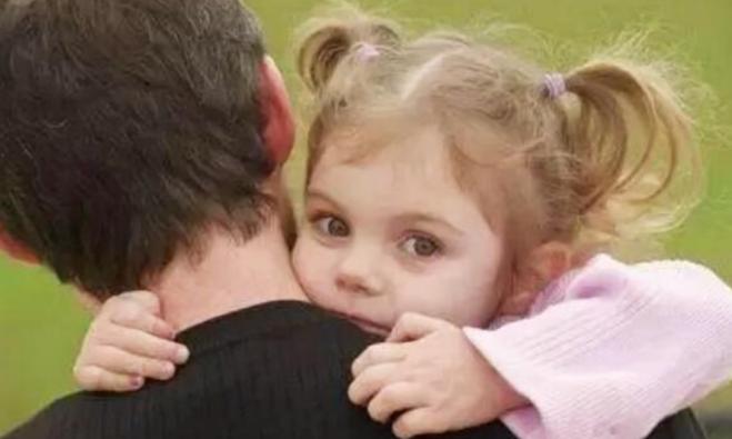 孩子犹豫不决时父母该如何引导,消除孩子的胆怯心理要做什么