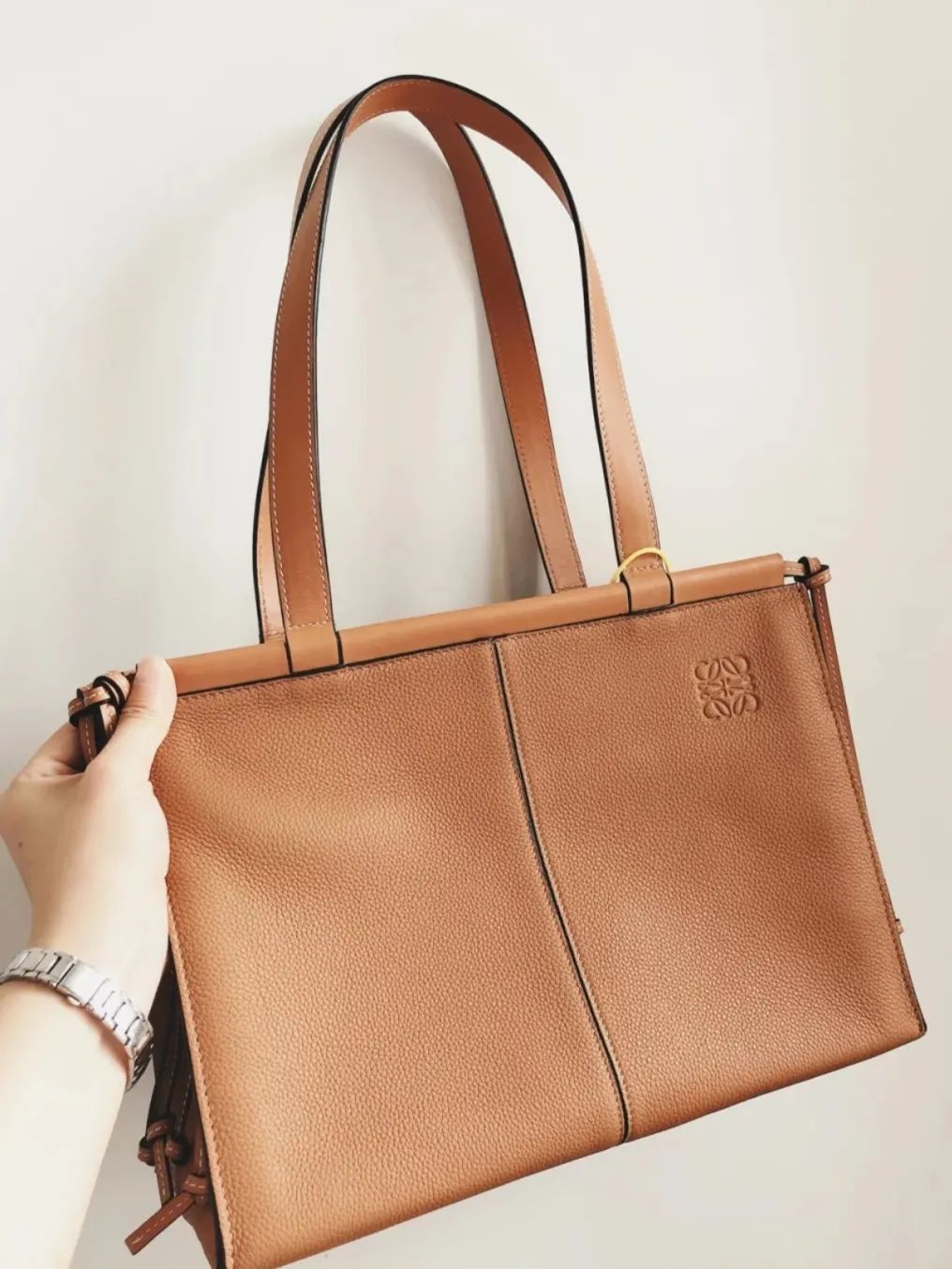 这才爆红一年就这么能“装”了？3w的包一背我都认不出来了…