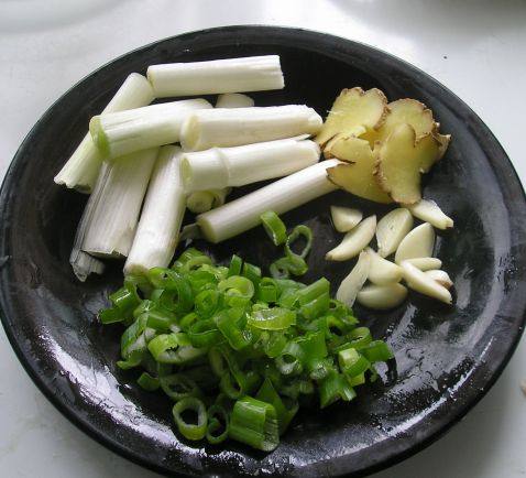 饭店里的孔雀开屏鱼都是怎么做的,开屏孔雀鱼家常做法