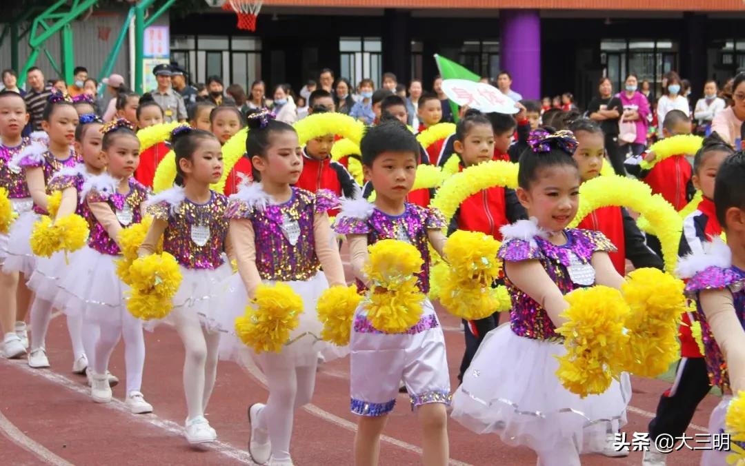 全力以复从心启航黑板报,向阳中学校运会活动