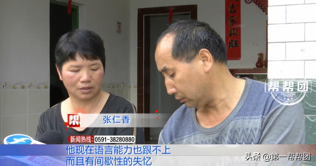 丈夫瘫痪妻子不离不弃撑起整个家,丈夫四肢瘫痪无力坐轮椅