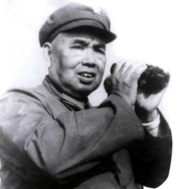 攻不下，统统杀头！对越作战*世友许**暴怒如雷，政委打圆场被怼