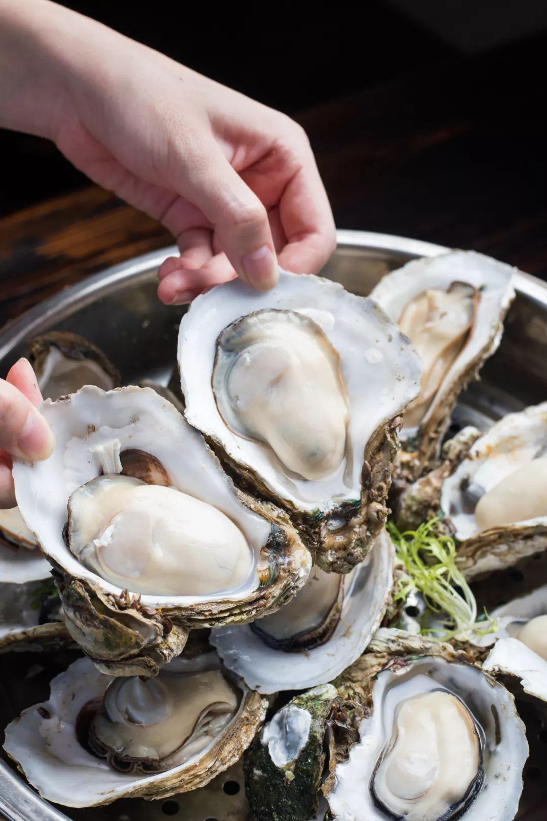 宝安人的顺德饭堂，生蚝用木桶蒸，还加黑松露