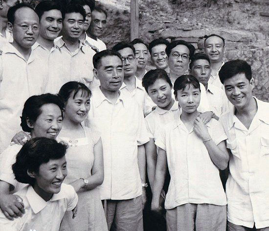 鎴戜滑鏉戦噷鐨勫勾杞讳汉閲戣开婕旇皝,鐢靛奖鎴戜滑鏉戦噷鐨勫勾杞讳汉婕斿憳閲戣开