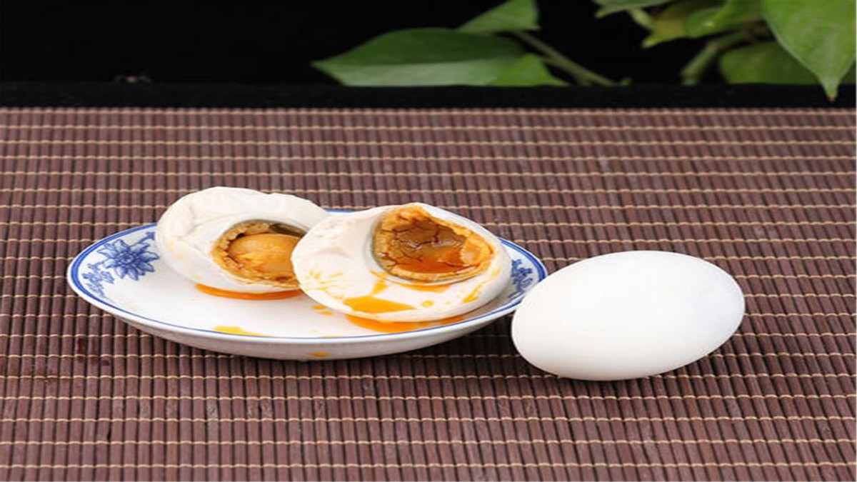 海鸭蛋流油怎么回事,央视曝海鸭蛋事件