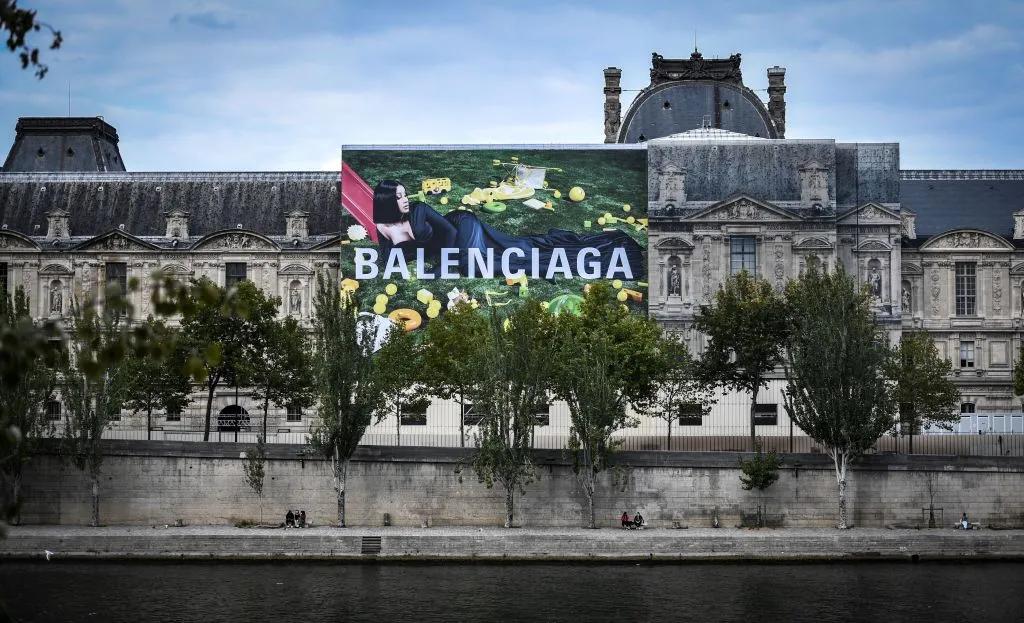 相亲遇到穿巴黎世家的男人,女朋友穿巴黎世家见男朋友