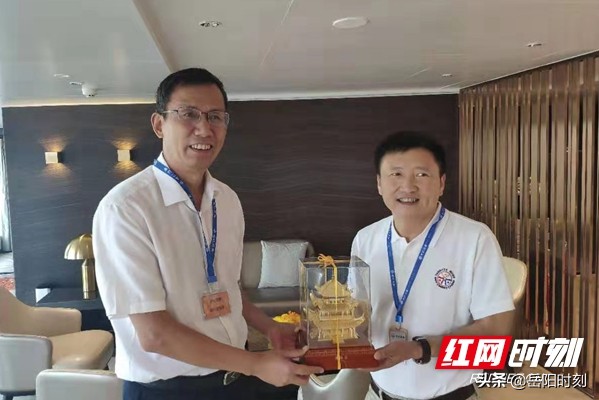 上海豪华游轮荣耀号首航,长江最大豪华游轮在南京起航