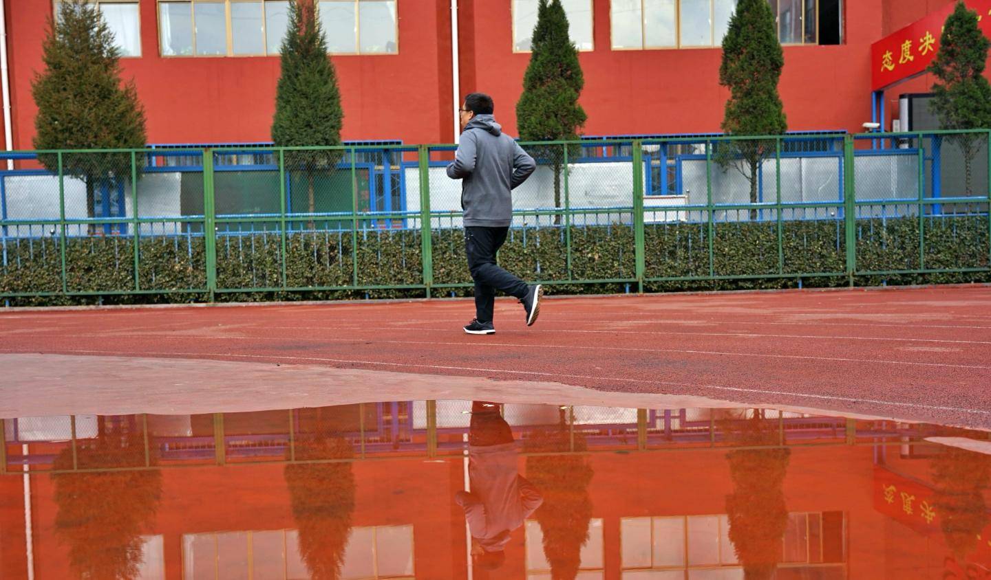 adidas连帽夹克男款白色,阿迪达斯terrex外套夹克