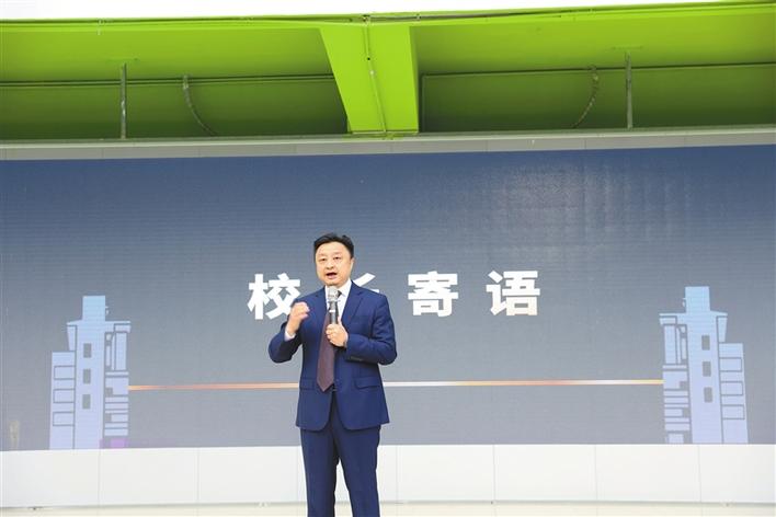 铆足牛劲，成为了不起的自己！开学典礼上深圳高中校长金句频出