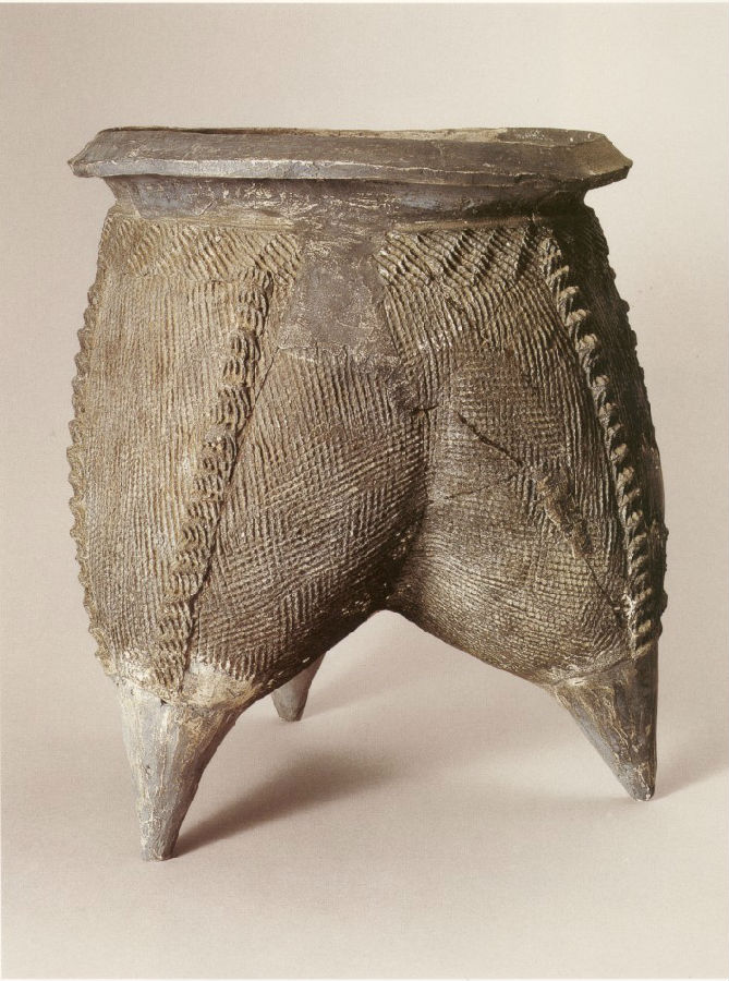 前面抱人，后面背鹿，这只虎是在干嘛呢？