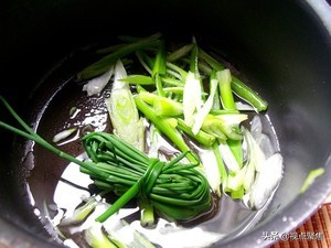 蒸葱油鸡的葱油正宗做法,冷菜广式葱油鸡正宗做法