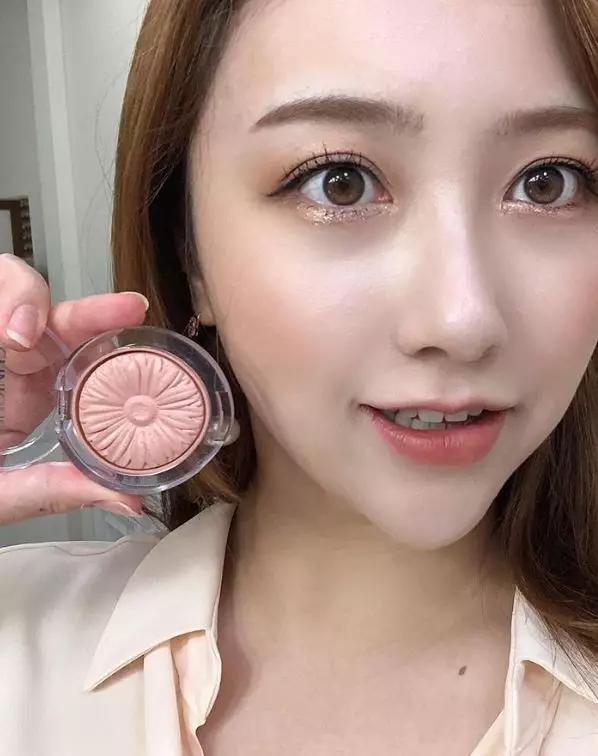 平价腮红收敛色和膨胀色的推荐,低饱和裸杏色腮红推荐