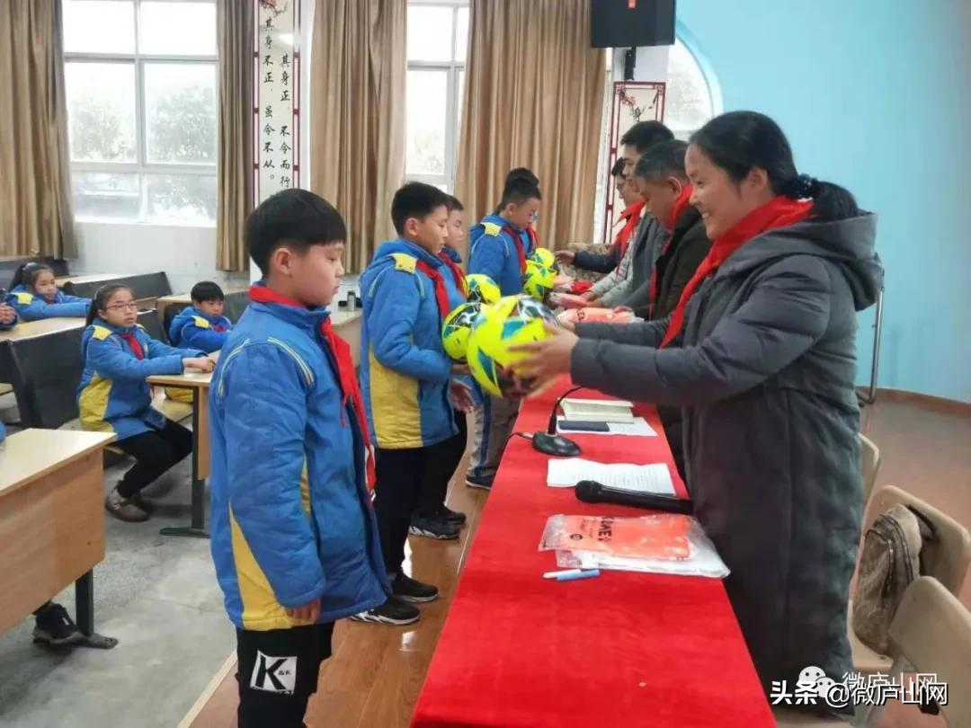 足球进校园特色学校,足球应该进中小学课堂