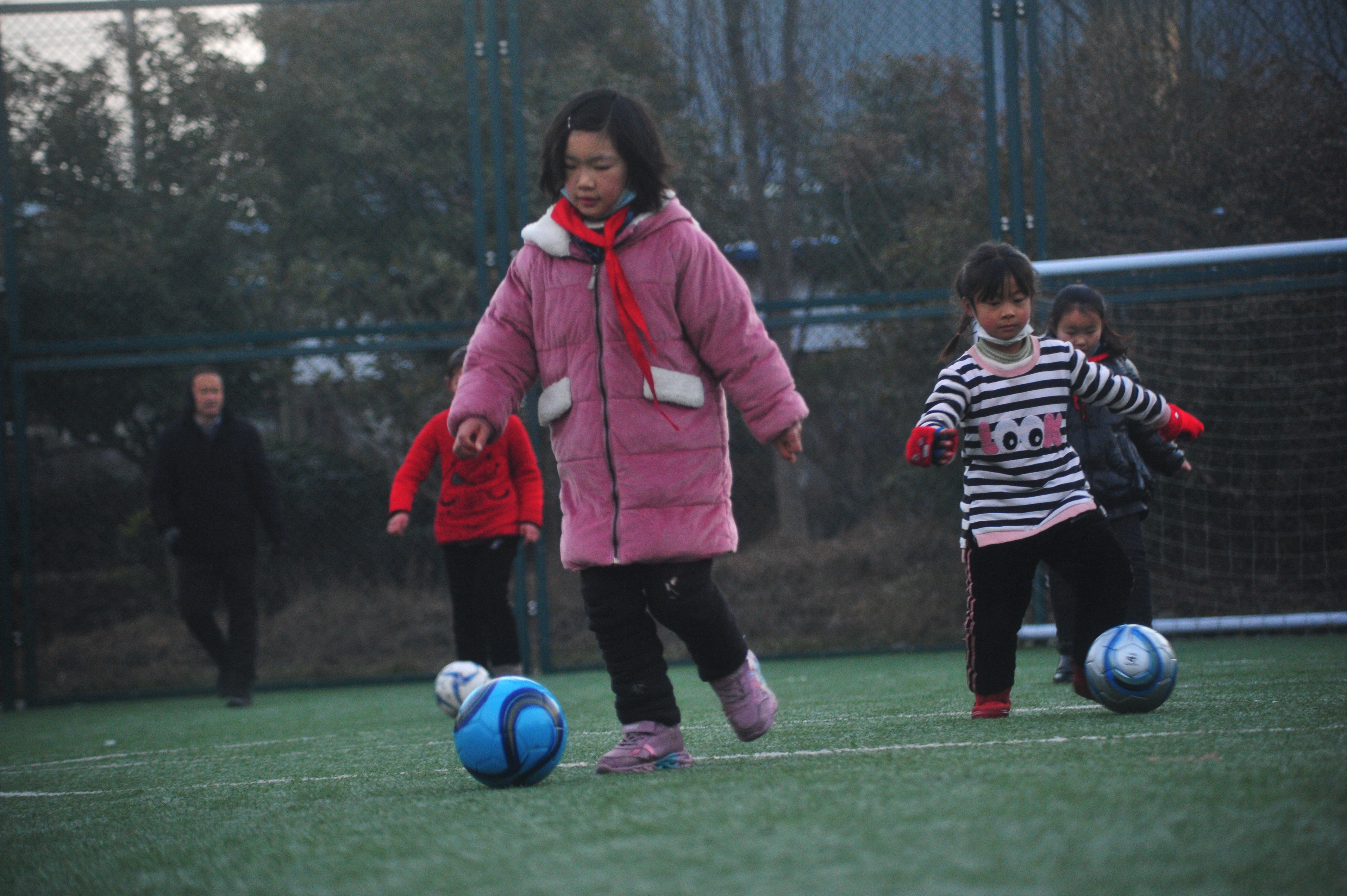 足球女童6-12岁新疆,足球女童10-12岁