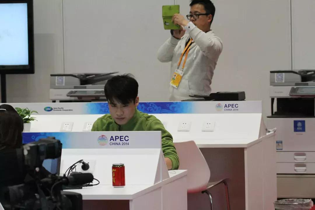 黄渤从草根变影帝,黄渤从无名歌手到70亿影帝