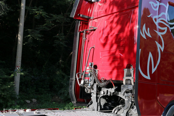 公路之王斯堪尼亚s500,斯堪尼亚s500跑高速视频