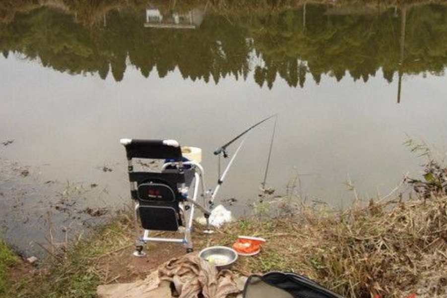 天气冷了为什么鱼不咬钩,天气冷了鱼不咬钩