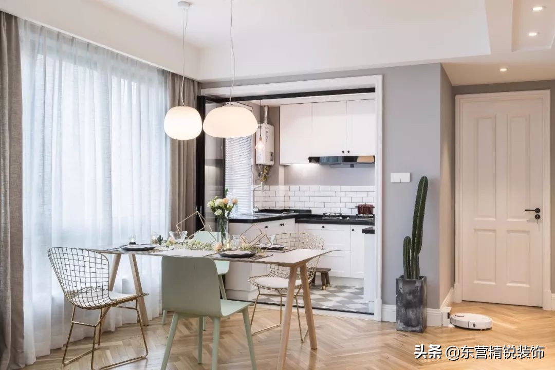 餐厨一体设计让空间显得很宽敞,餐厨客厅一体设计效果图