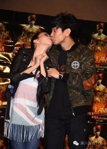 半年换3个妹子，但我依旧是纯情boy？