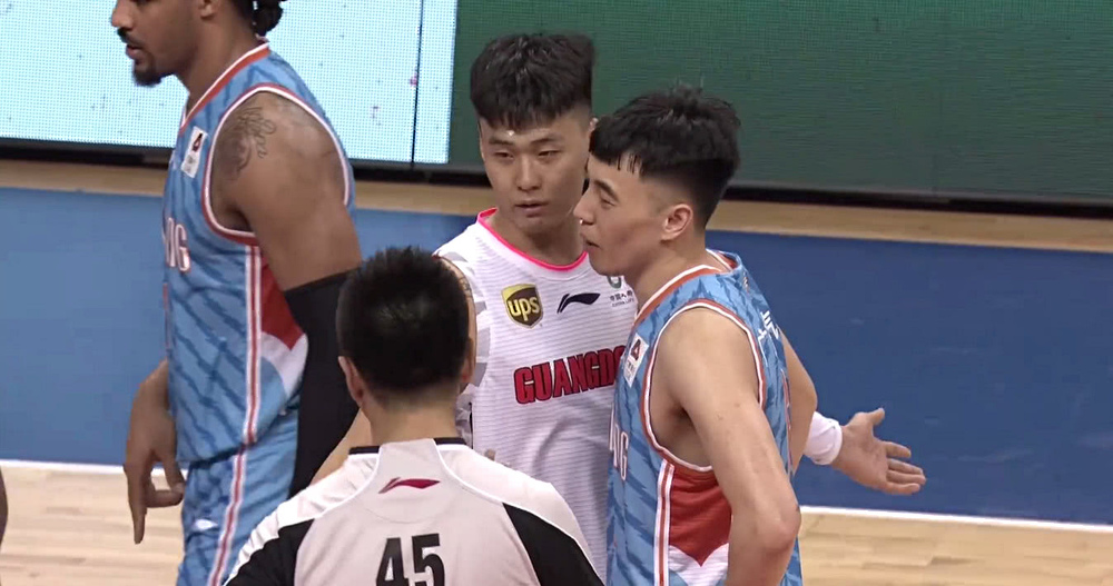 杜锋口哨完整版,杜锋在主场被球迷喊下课