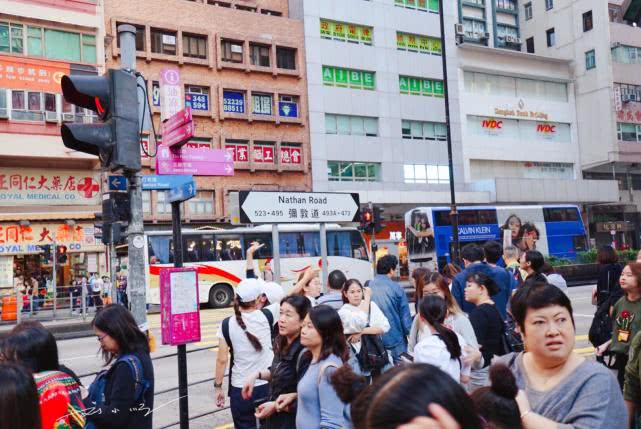 香港人在内地旅游被惊呆了,内地人第一次来香港感受