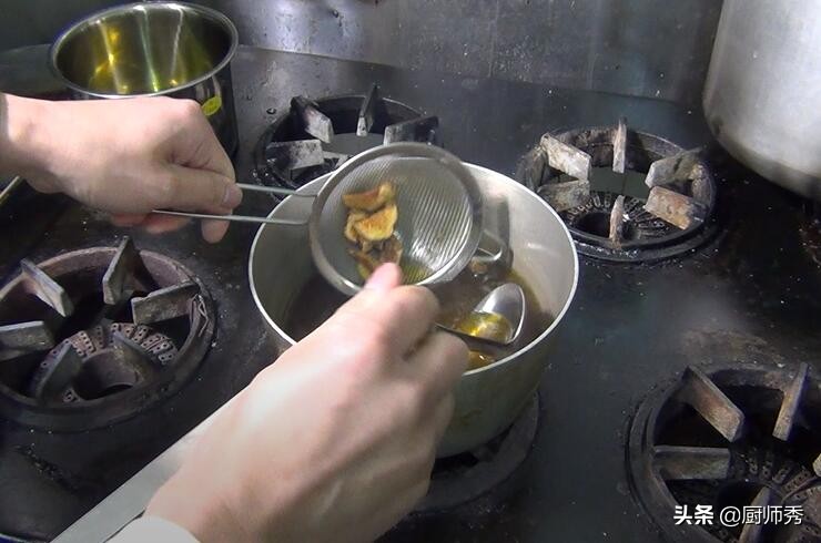 熬花椒油自己在家怎么做,椒香浓郁又有厚重的麻味花椒油