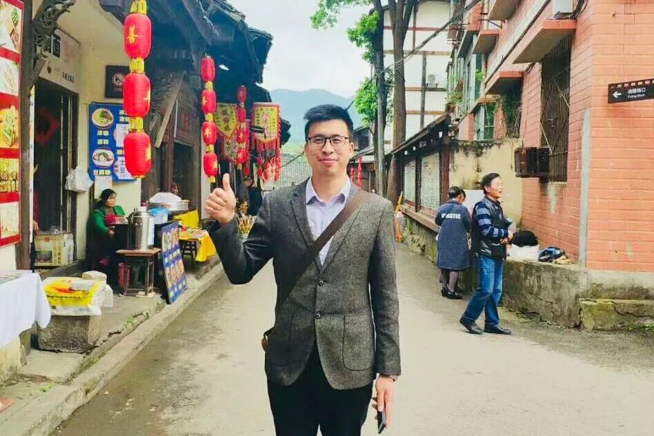 被偏头痛困扰28年的炒料师痛得炸裂还要开店感动无数网友