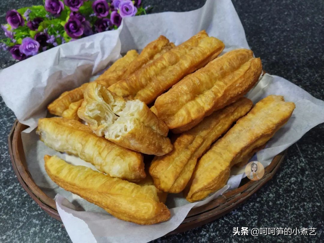 上海油条的做法和配方视频,100种简易懒人早餐油条的做法