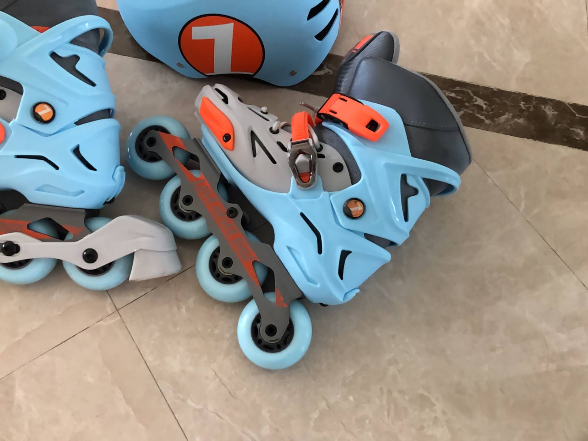 柒小佰运动减震自行车16寸价格,柒小佰轮滑鞋能用于训练鞋吗