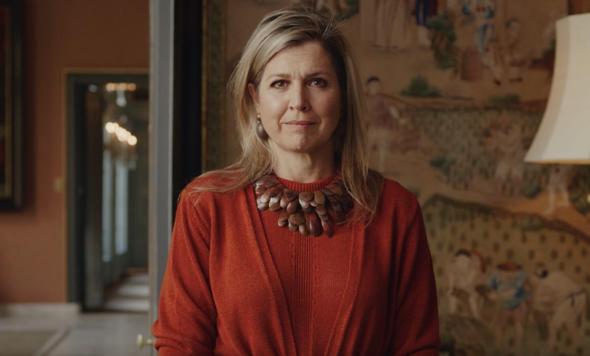 48岁荷兰王后穿衣打扮,荷兰王后黄色西装