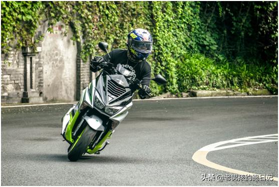 目前最火踏板车摩托车,现在最火的几款城市代步小踏板