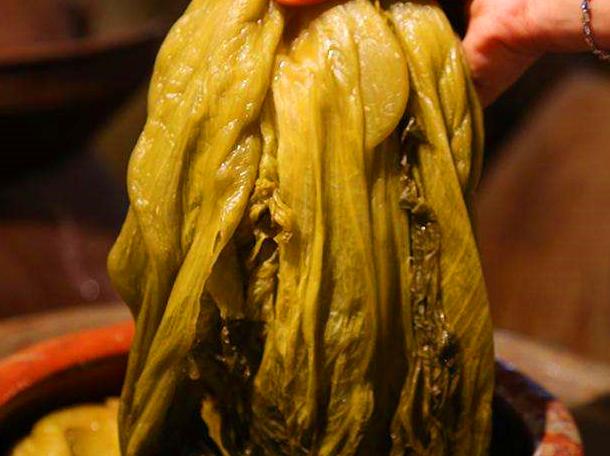 腌酸菜时盐放多了咋办,东北腌酸菜怎么腌不坏