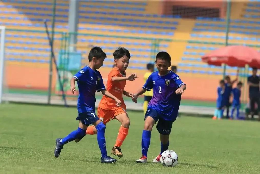 鲁能足校青训精英队招生条件,鲁能足校有前途的小球员