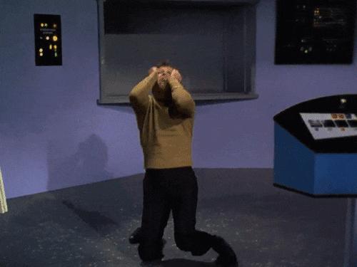 搞笑gif永远不要相信任何人,朋友圈gif背景搞笑