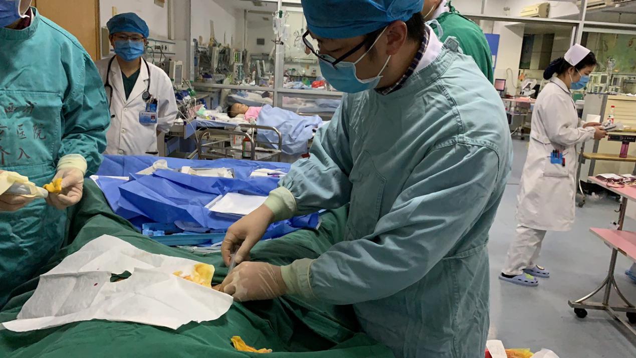 ecmo抢救重症心肌炎女子,ecmo救治一新型肺炎患者