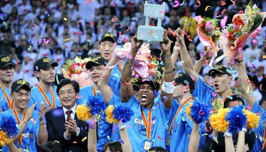 盘点CBA的魔鬼主场！广东主场战绩彪悍，红山体育馆强势如斯