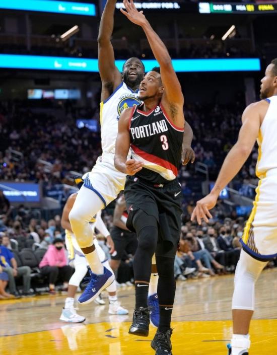 一周打三次球外场篮球鞋耐克,阿迪达斯一周鞋