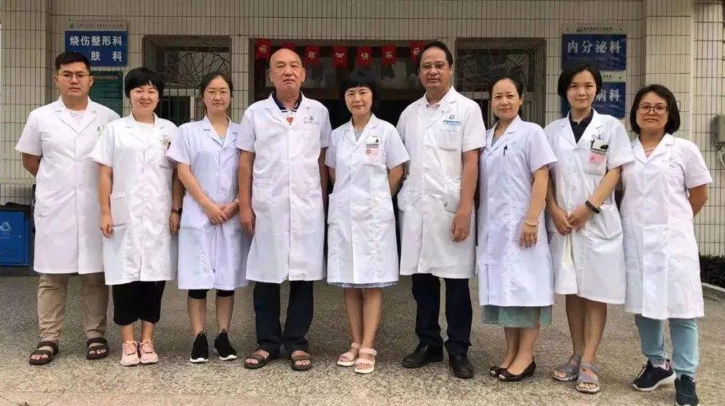 甲亢服碘131多久能和家人睡一张床,甲亢131放射碘治疗费用大概是多少