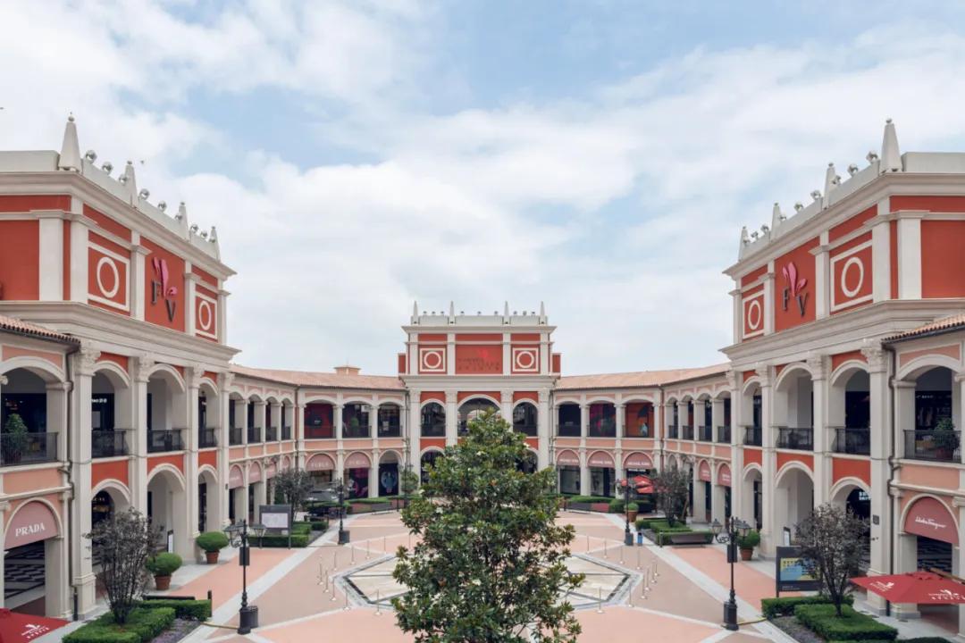 能拍大片还能淘到低价大牌，在这座意式小镇邂逅夏日浪漫